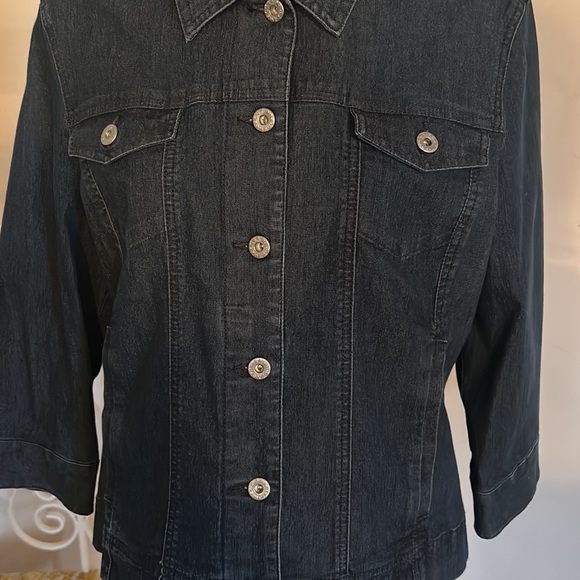 Nwot, never worn cool jean jacket. Size 14 - Picture 3 of 10